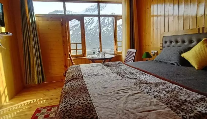 Hotelli The Alpinist Cafe And Retreat