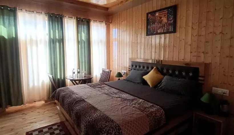 Hotelli The Alpinist Cafe And Retreat