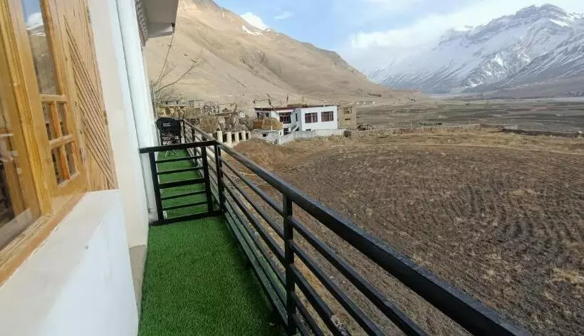 Hotelli The Alpinist Cafe And Retreat