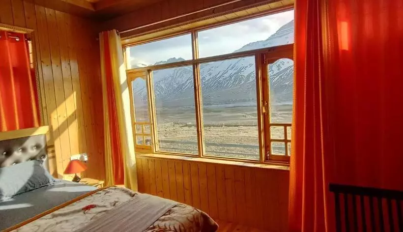 Hotelli The Alpinist Cafe And Retreat