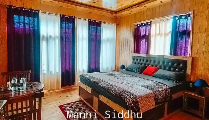 Hotelli The Alpinist Cafe And Retreat