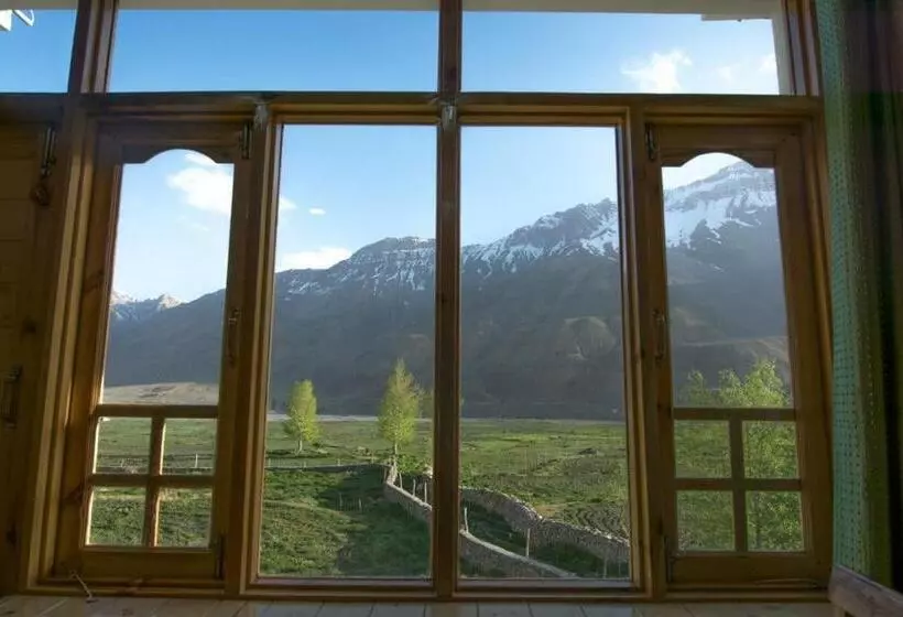 Hotelli The Alpinist Cafe And Retreat