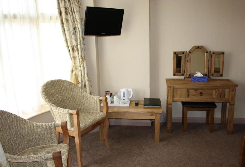 בית מלון כפרי The Feathers