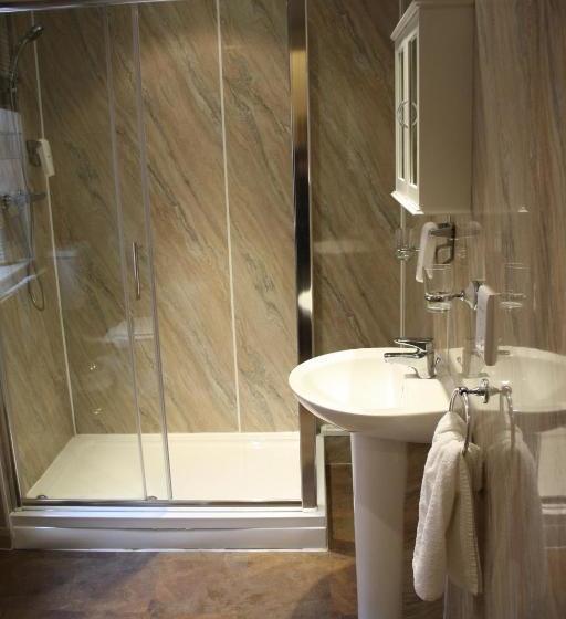 בית מלון כפרי The Feathers