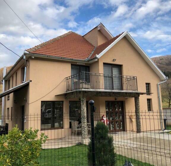 پانسیون Casa Larisa