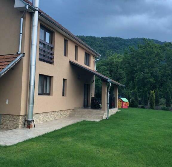 پانسیون Casa Larisa