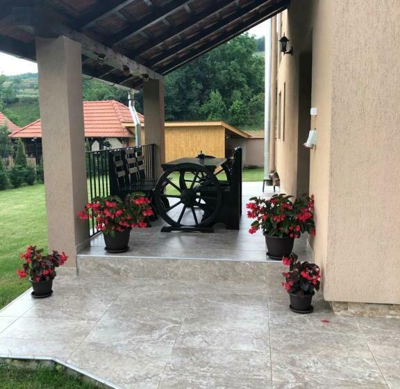 پانسیون Casa Larisa