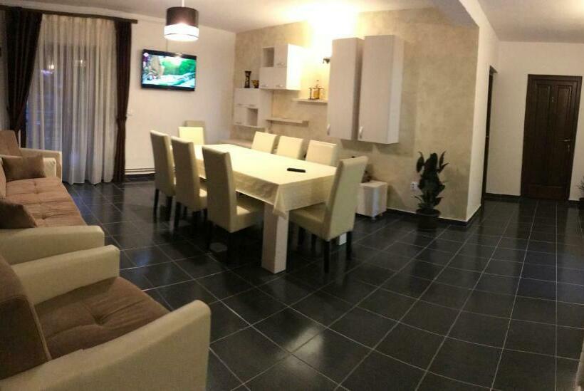 پانسیون Casa Larisa