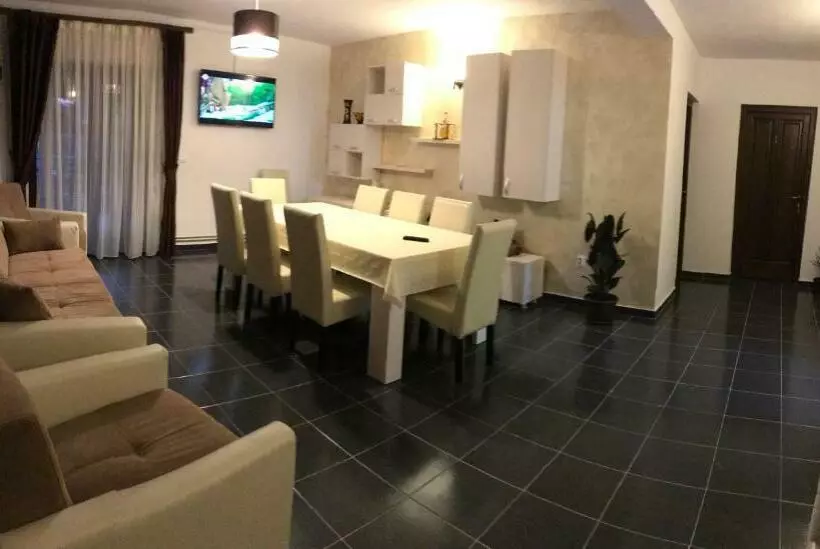 Pensiune Casa Larisa