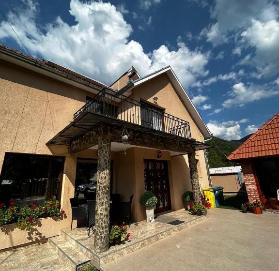 پانسیون Casa Larisa