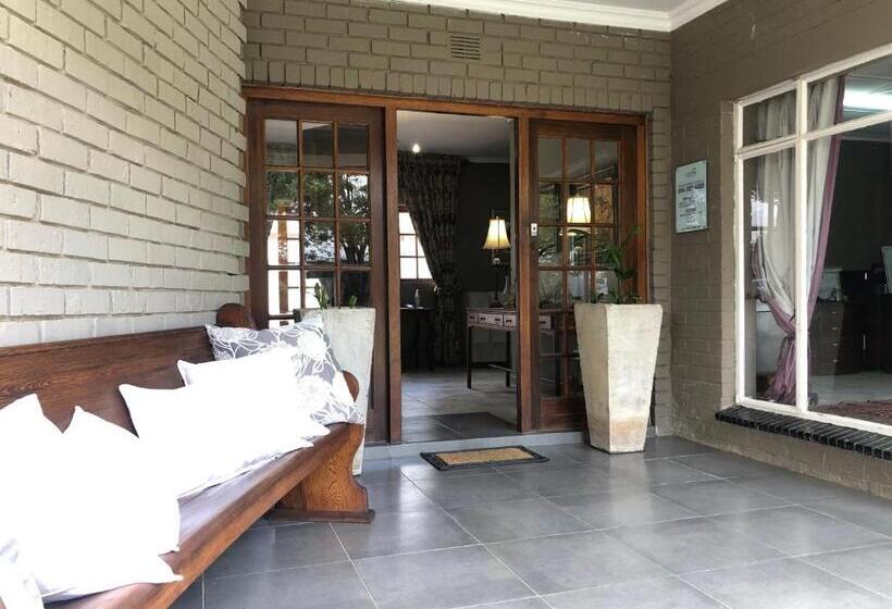 ペンション Louvre Guesthouse