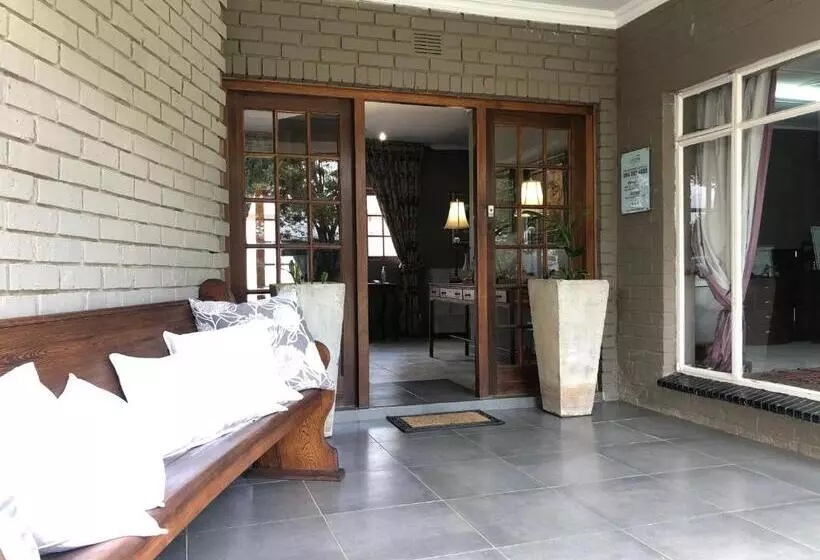 Majatalo Louvre Guesthouse