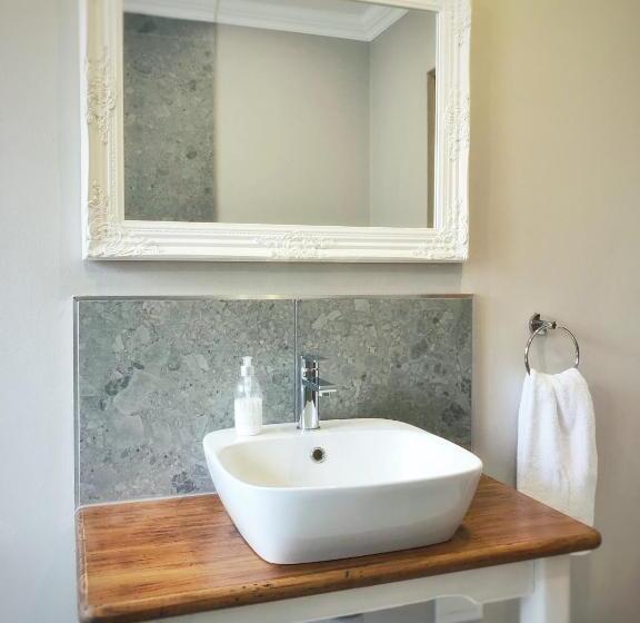 ペンション Louvre Guesthouse