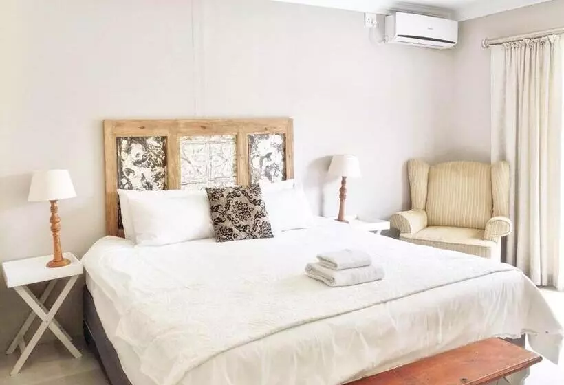 Majatalo Louvre Guesthouse