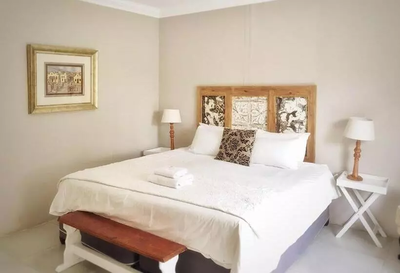 Majatalo Louvre Guesthouse