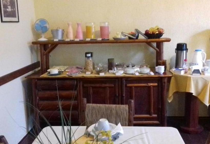 Hostel Pousada Casa Amarela