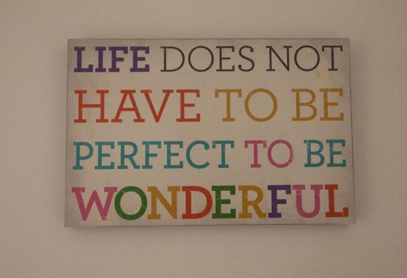 فندق صغير The Cabin Saracens Head