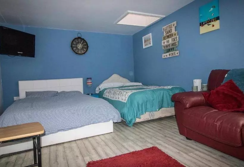 ユースホステル The Cabin Saracens Head