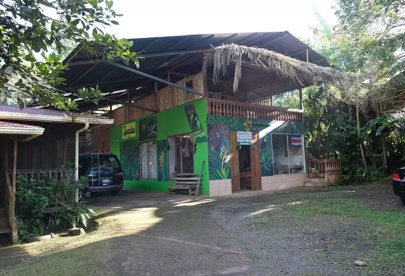 Aamiaismajoitus (B&B) Iguanitas Lodge