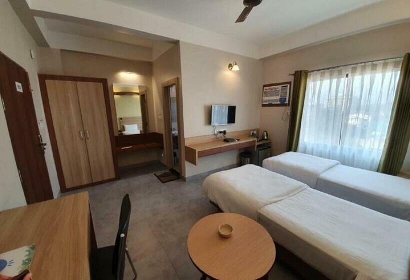 Hotel Gulmohar Grand