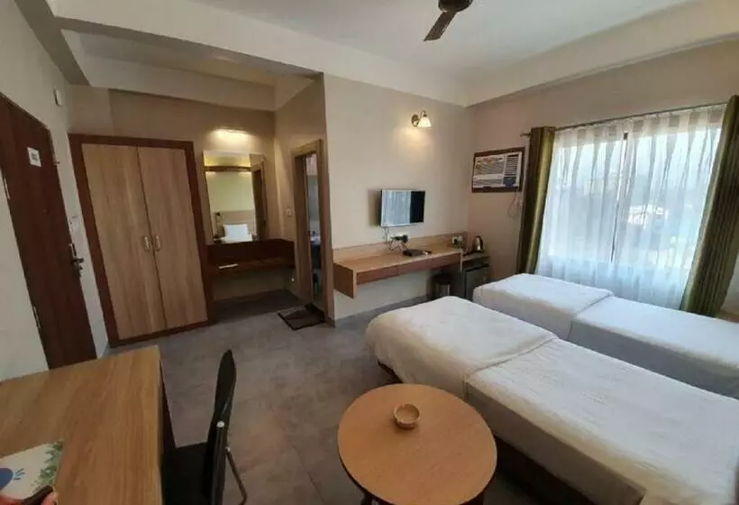 ホテル Gulmohar Grand