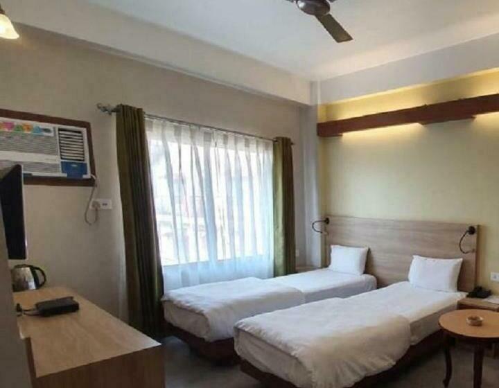 Hotel Gulmohar Grand