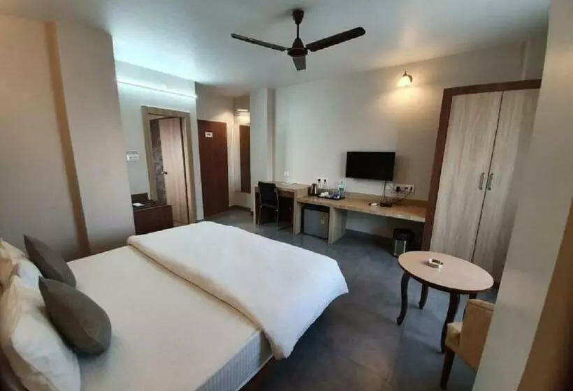 ホテル Gulmohar Grand