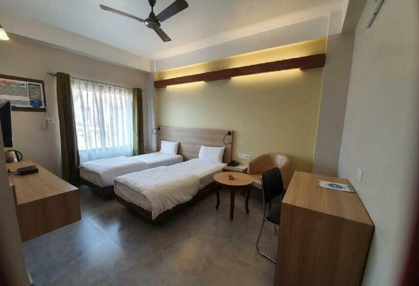 Hotel Gulmohar Grand