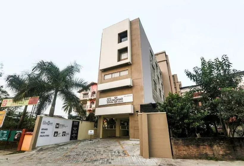 ホテル Gulmohar Grand