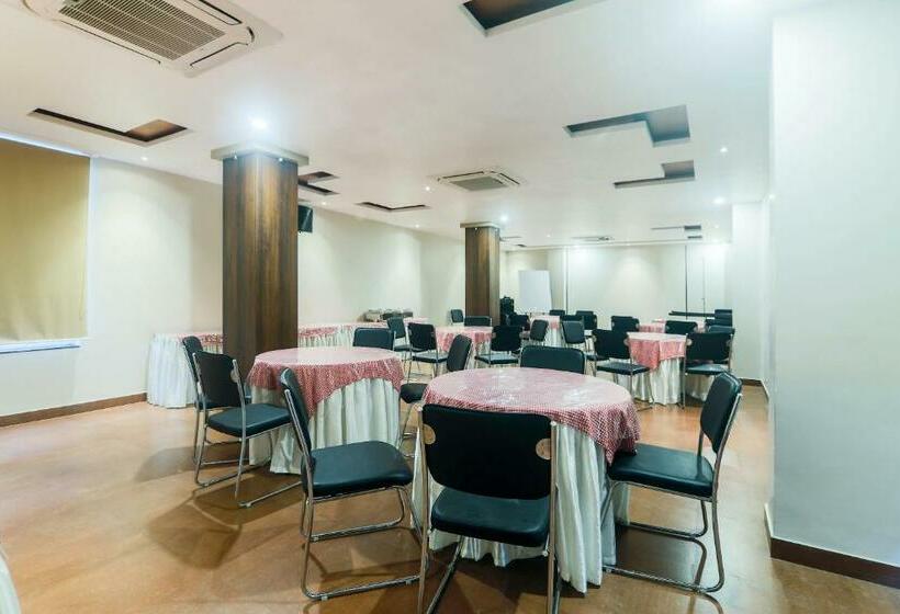 Hotel Gulmohar Grand