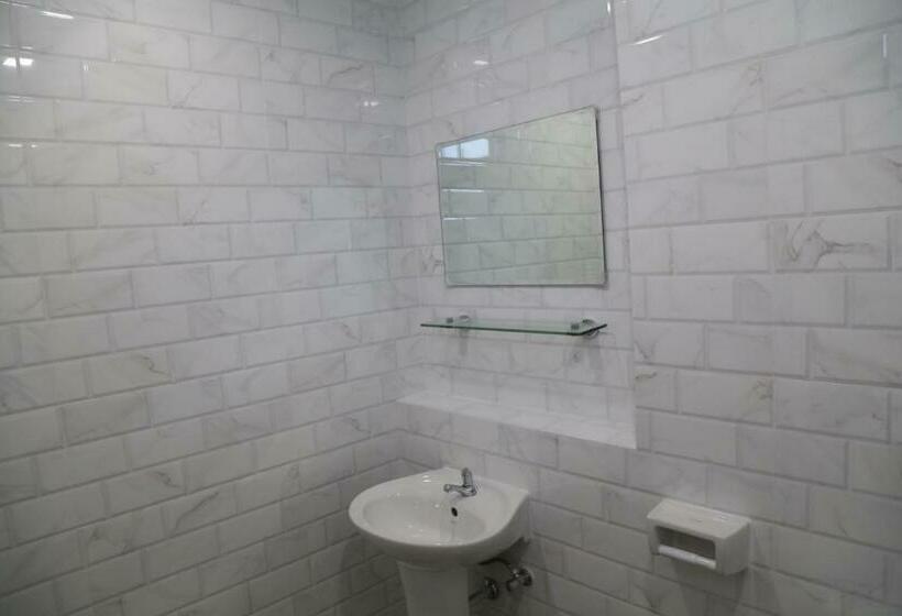 پانسیون Ben At Salaya