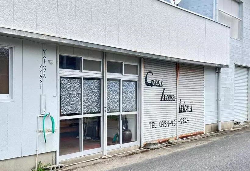 Majatalo Guest House Island