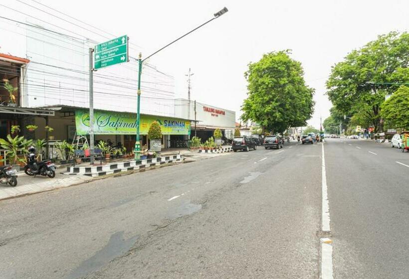 بنسيون Reddoorz Syariah @ Sakinah Guesthouse