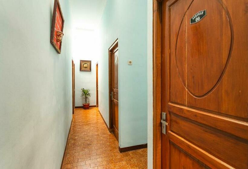 بنسيون Reddoorz Syariah @ Sakinah Guesthouse