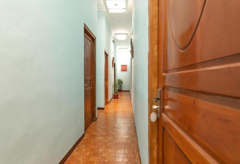 بنسيون Reddoorz Syariah @ Sakinah Guesthouse