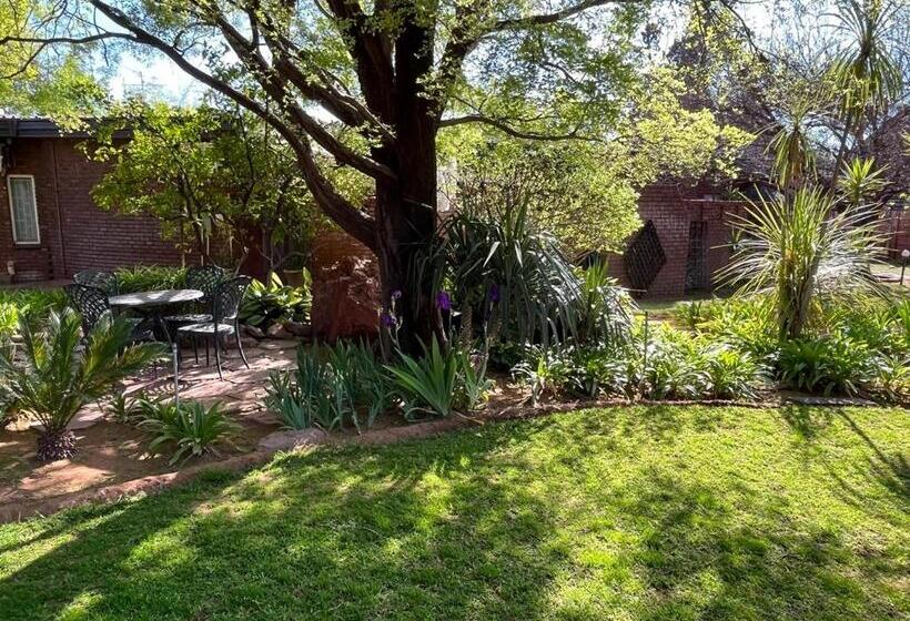 Пансион Sanyati Guesthouse