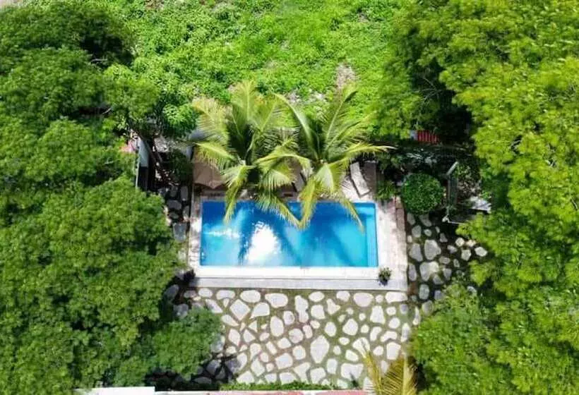 Retkeilymaja Villas Parota Inn