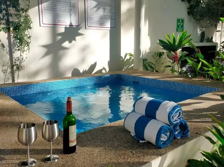 Retkeilymaja Villas Parota Inn