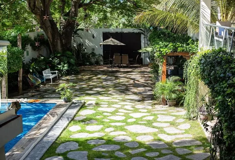 Retkeilymaja Villas Parota Inn