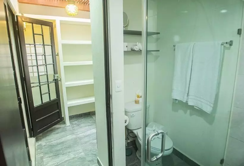 Retkeilymaja Villas Parota Inn