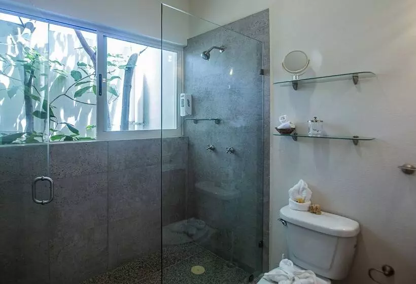Retkeilymaja Villas Parota Inn