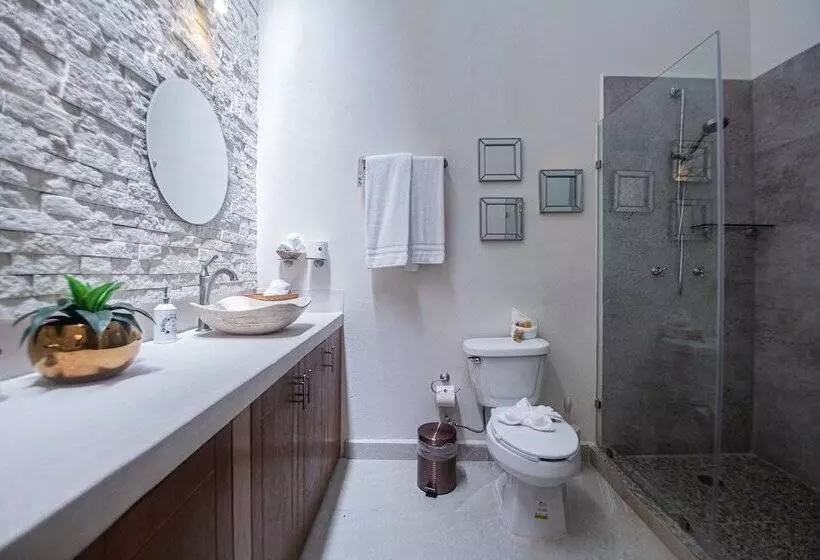 Retkeilymaja Villas Parota Inn