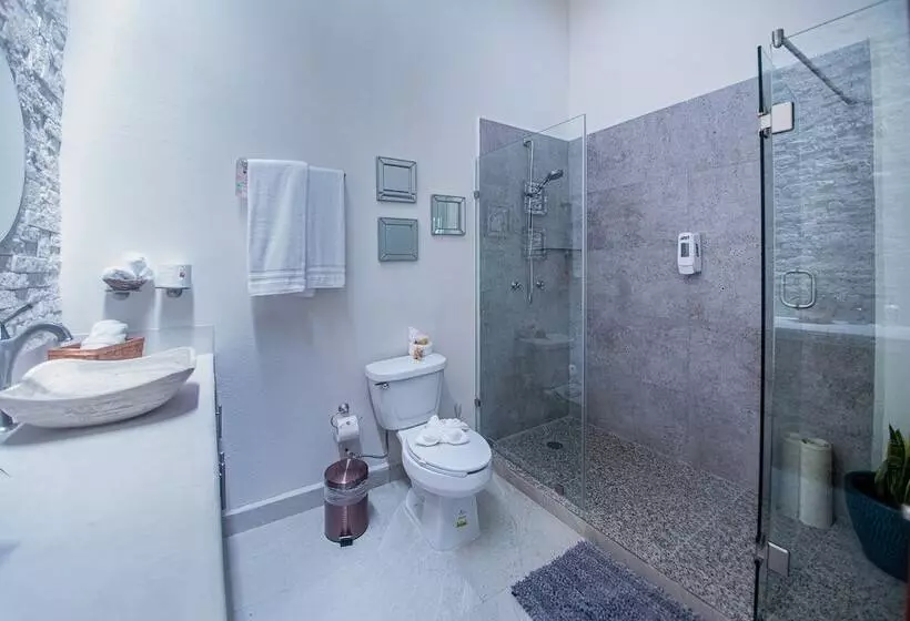 Retkeilymaja Villas Parota Inn