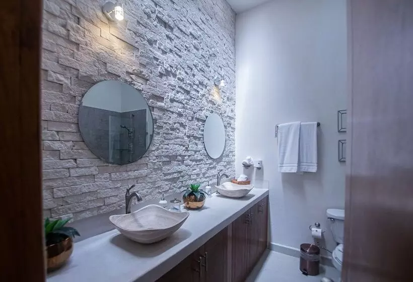 Retkeilymaja Villas Parota Inn