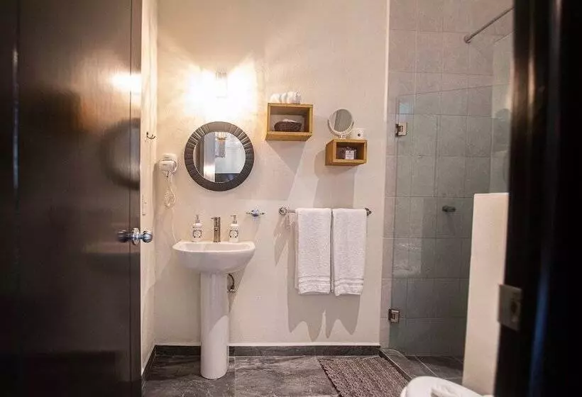 Retkeilymaja Villas Parota Inn