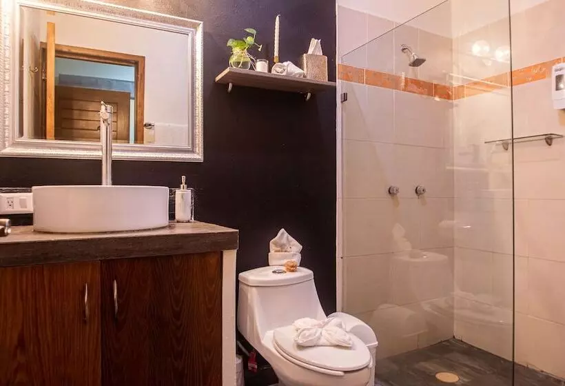 Retkeilymaja Villas Parota Inn