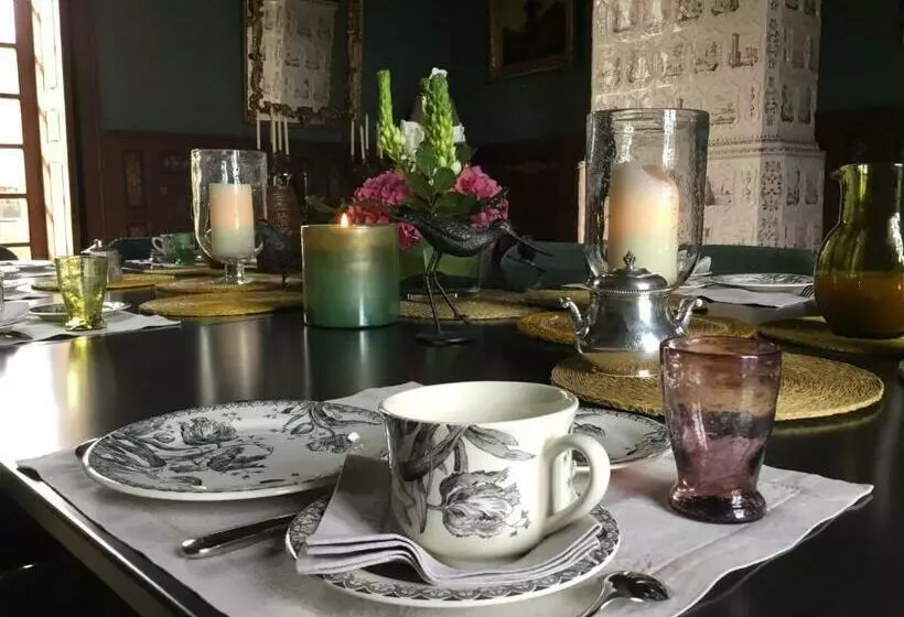 Aamiaismajoitus (B&B) Château Des Grotteaux