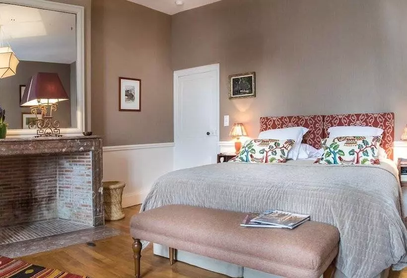 Aamiaismajoitus (B&B) Château Des Grotteaux