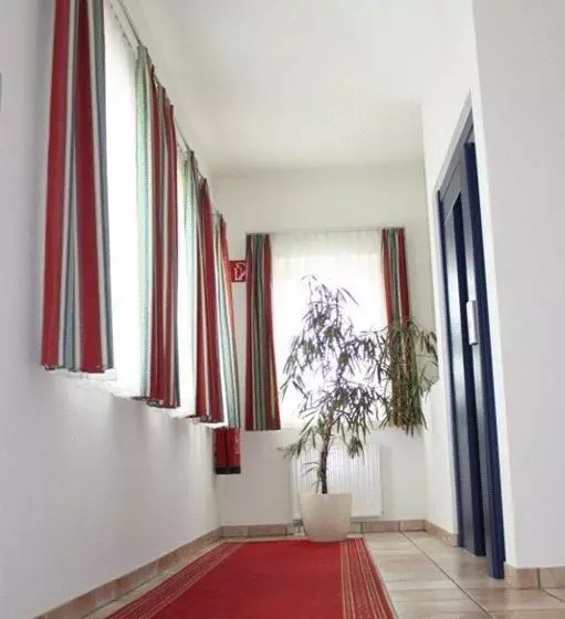 ホテル Servus Europa Suben