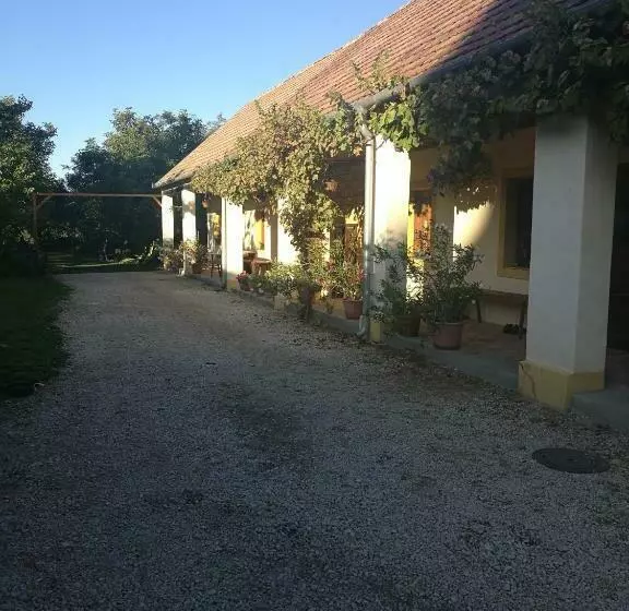 ペンション Koppány Lovasudvar